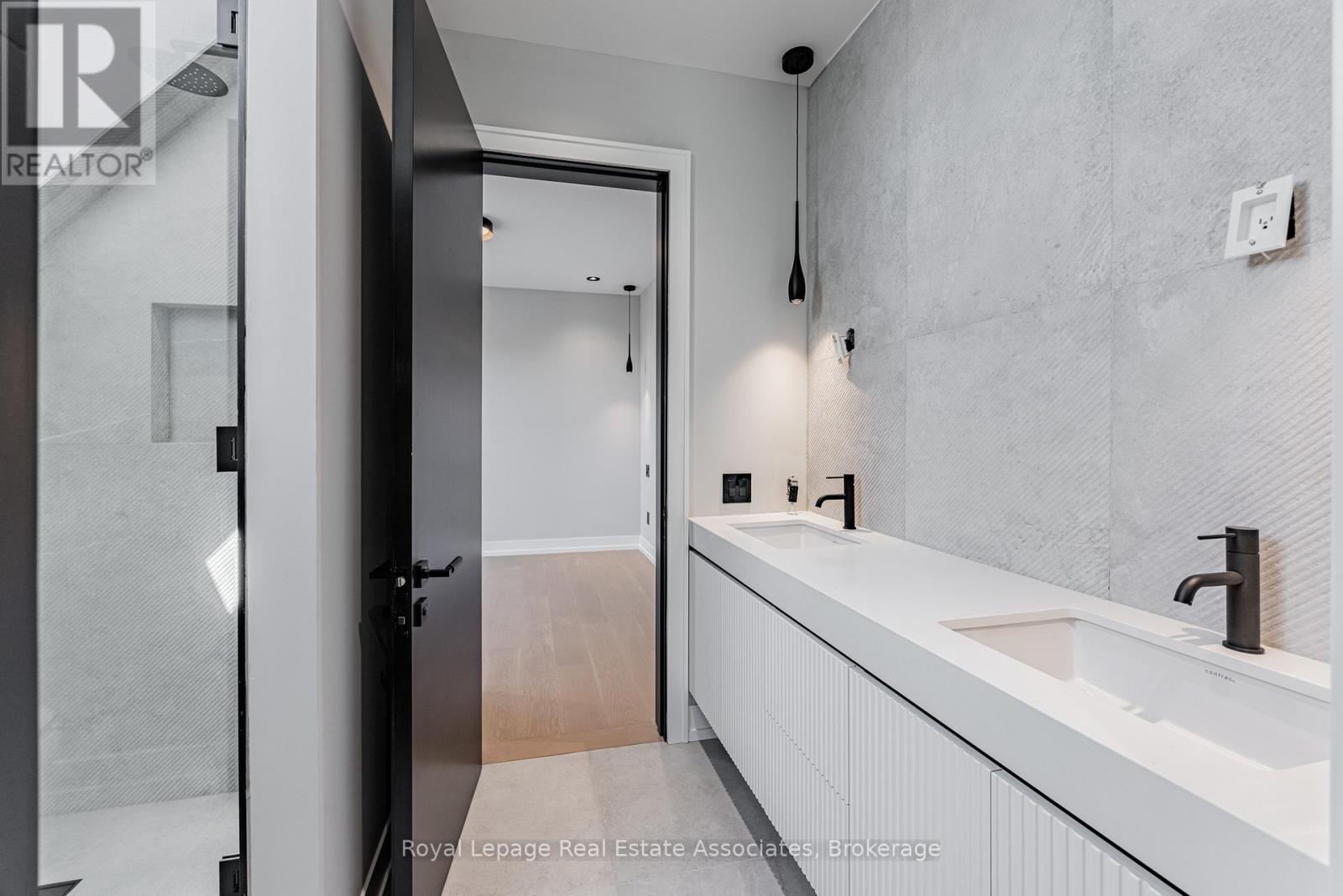 953 Halliday Avenue, Mississauga, ON - Indoor Photo Showing Bathroom
