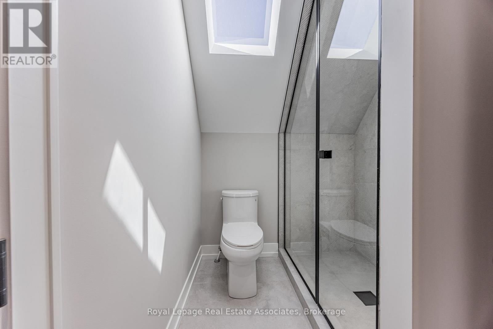 953 Halliday Avenue, Mississauga, ON - Indoor Photo Showing Bathroom