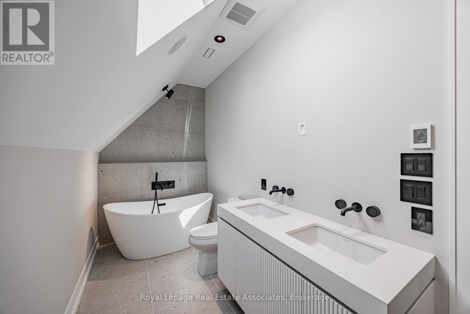 953 Halliday Avenue, Mississauga, ON - Indoor Photo Showing Bathroom