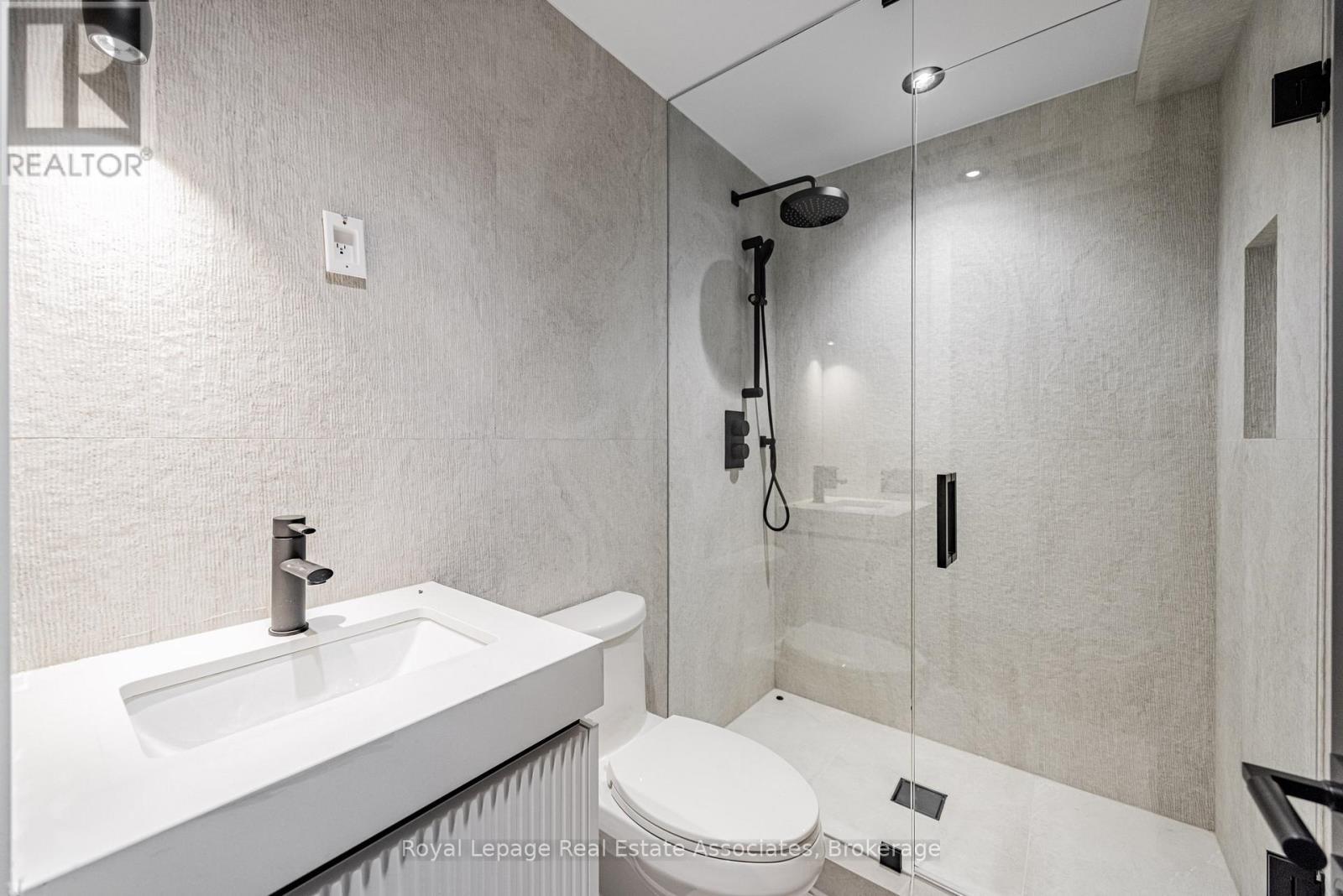 953 Halliday Avenue, Mississauga, ON - Indoor Photo Showing Bathroom