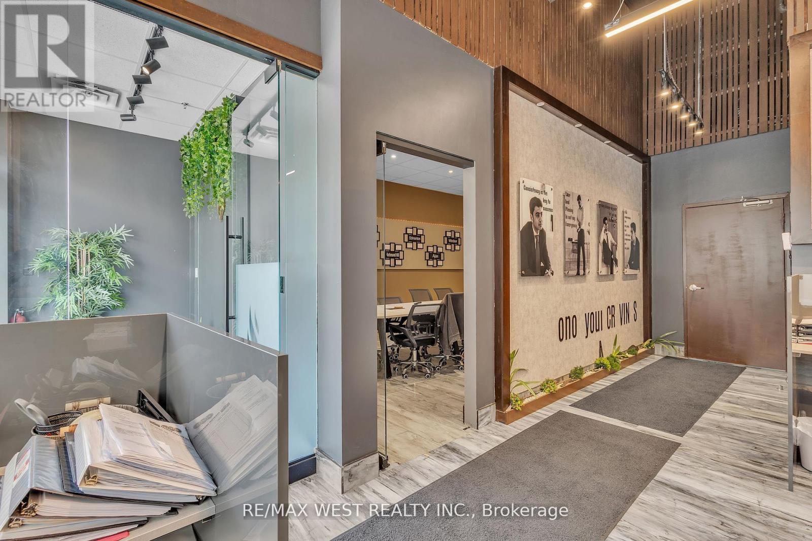 17&18 - 418 Hanlan Road, Vaughan, ON