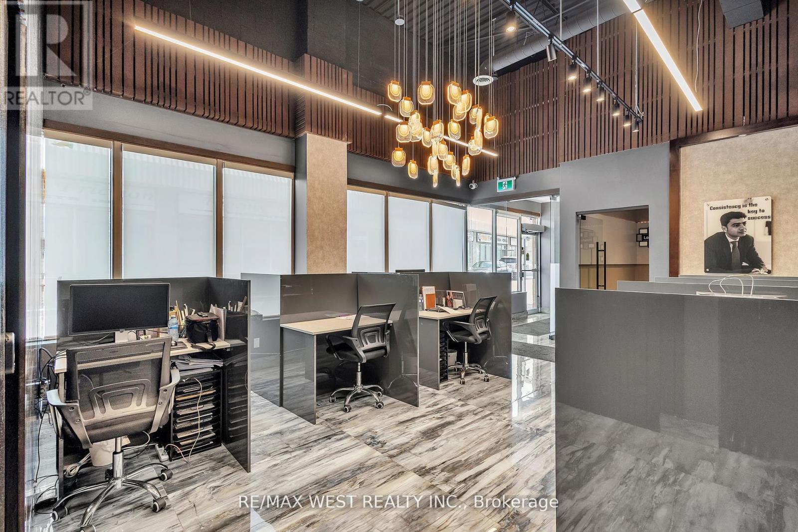 17&18 - 418 Hanlan Road, Vaughan, ON