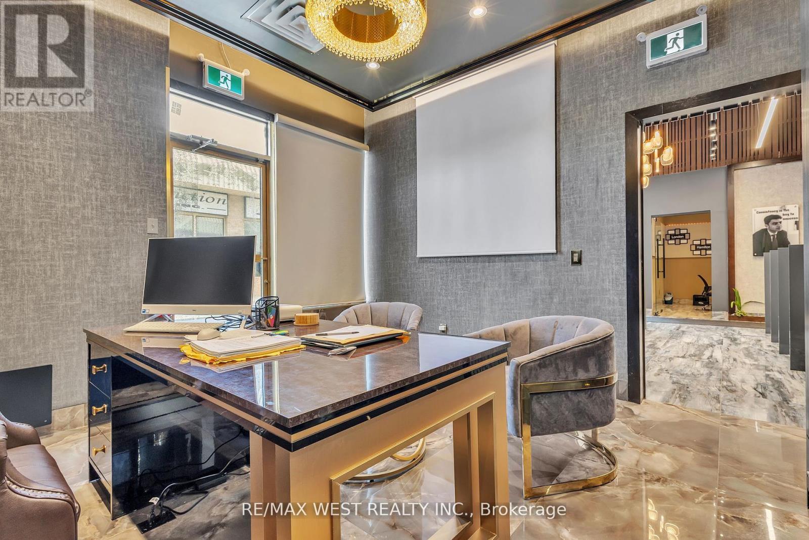 17&18 - 418 Hanlan Road, Vaughan, ON