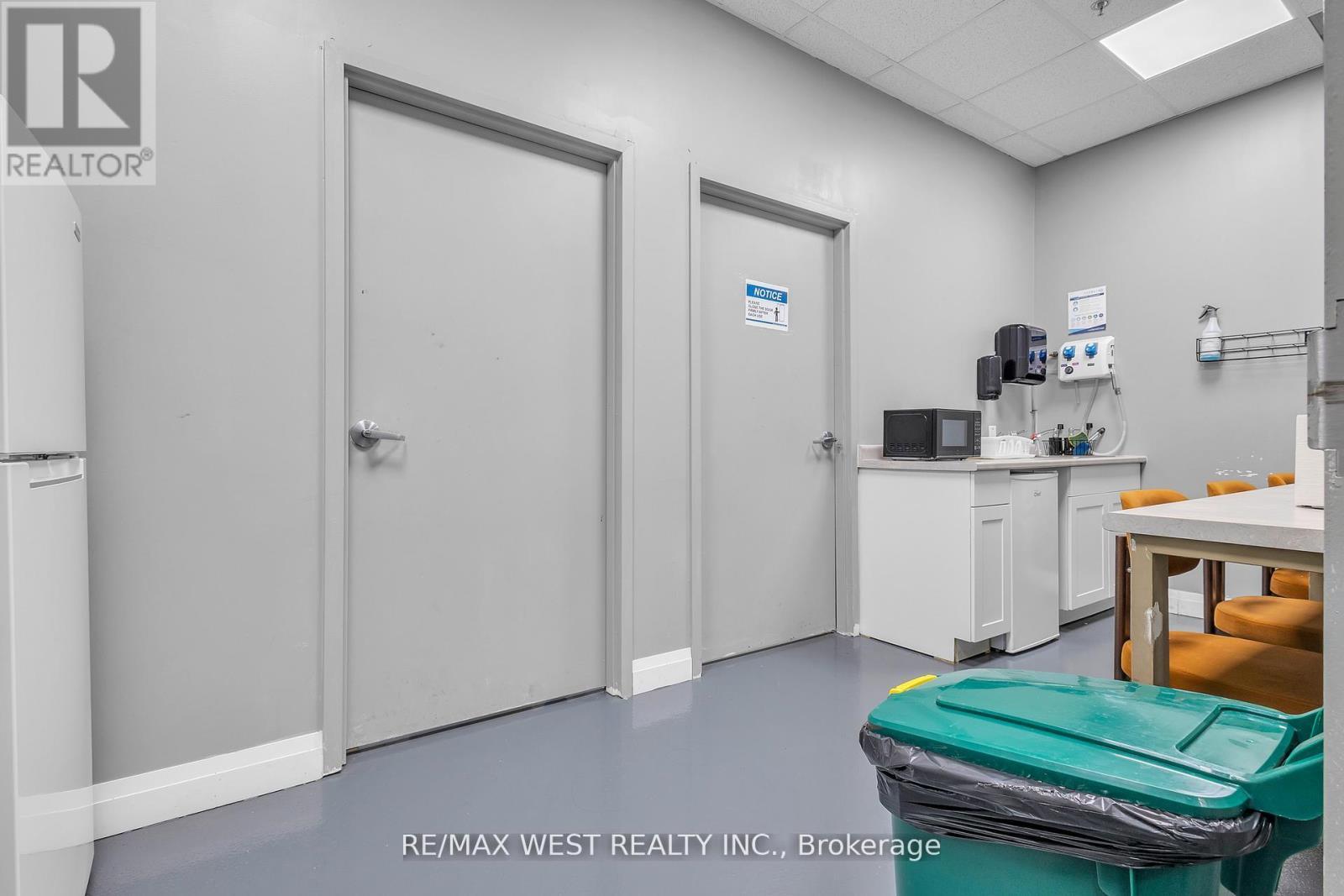 17&18 - 418 Hanlan Road, Vaughan, ON