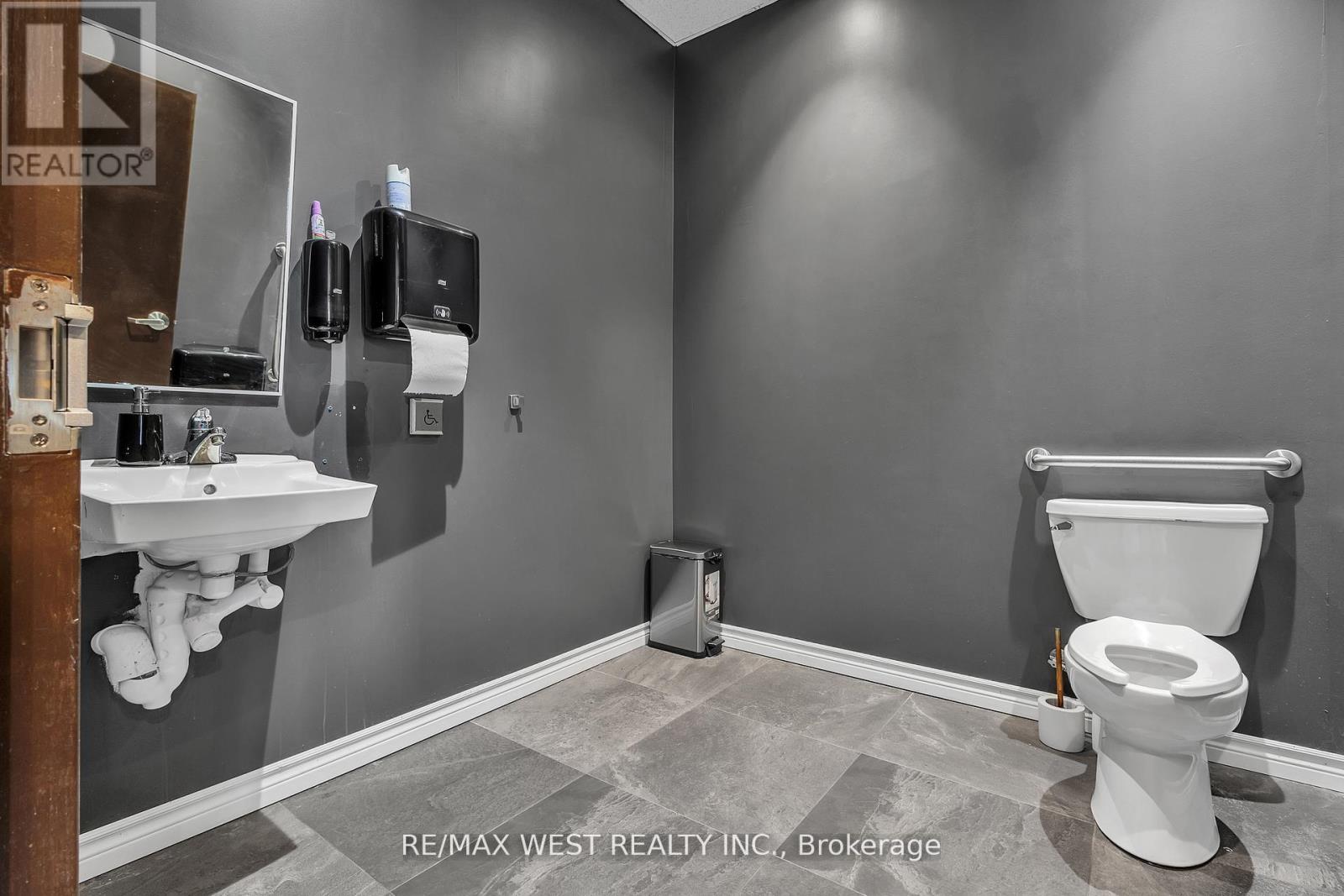 17&18 - 418 Hanlan Road, Vaughan, ON