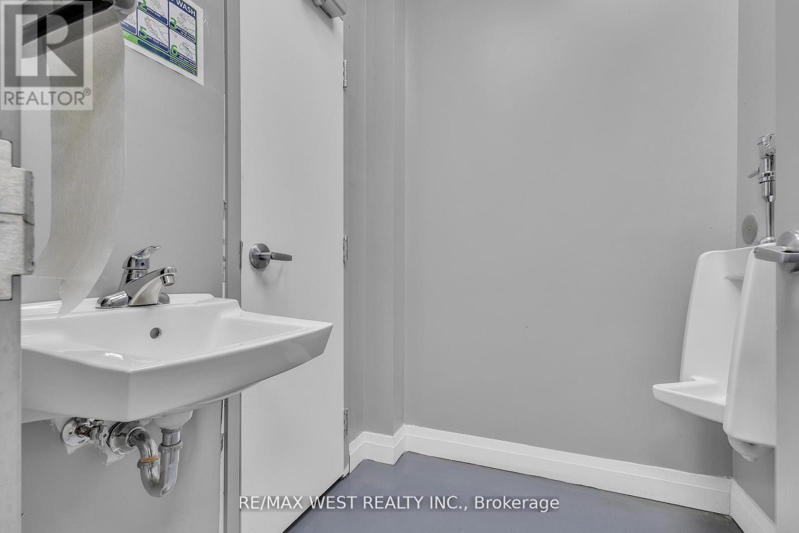 17&18 - 418 Hanlan Road, Vaughan, ON