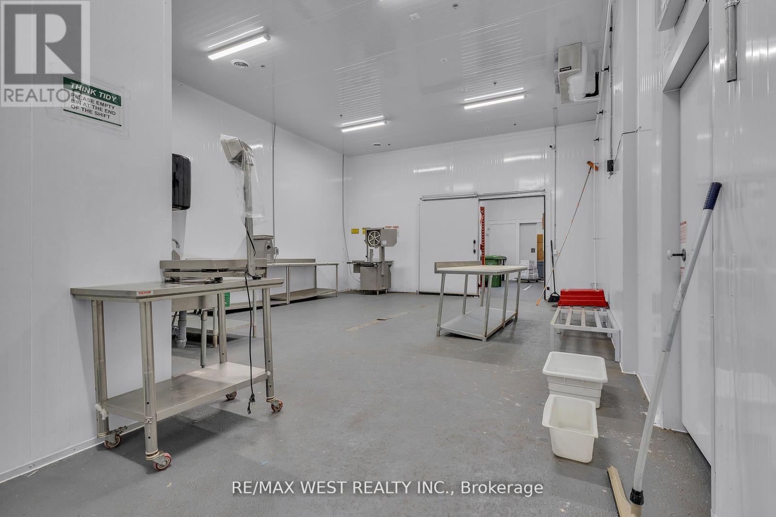 17&18 - 418 Hanlan Road, Vaughan, ON