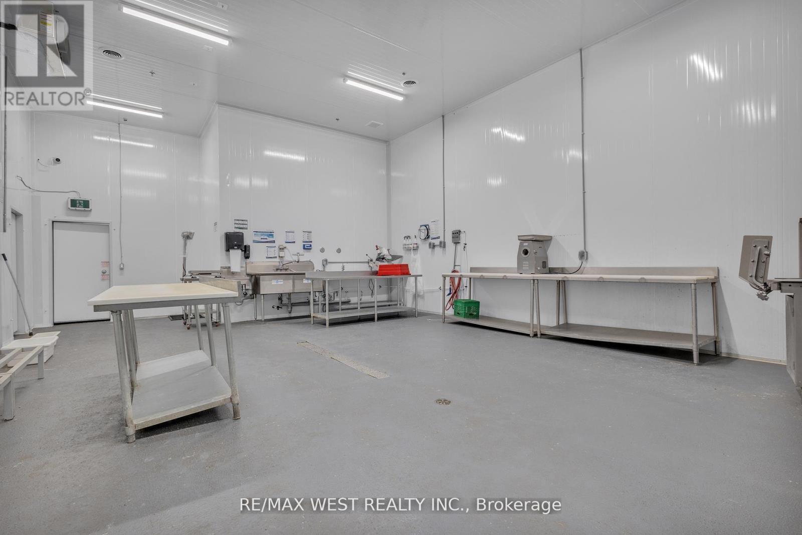 17&18 - 418 Hanlan Road, Vaughan, ON