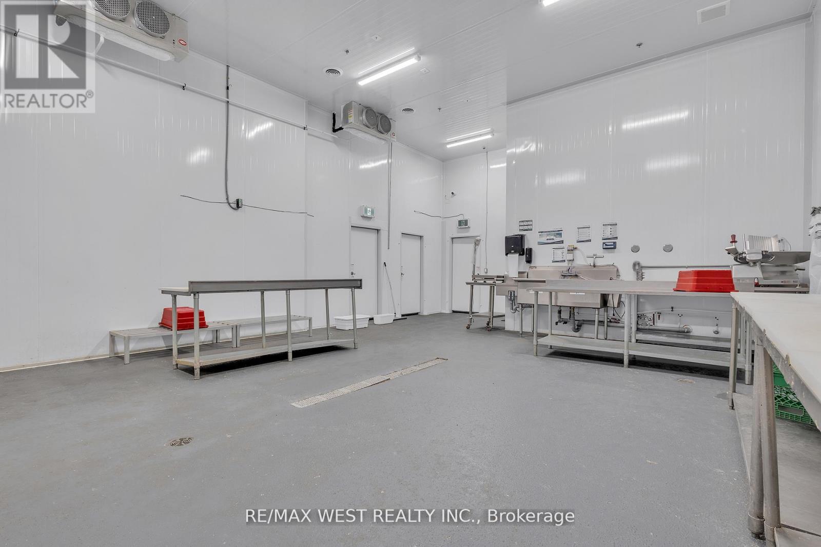 17&18 - 418 Hanlan Road, Vaughan, ON