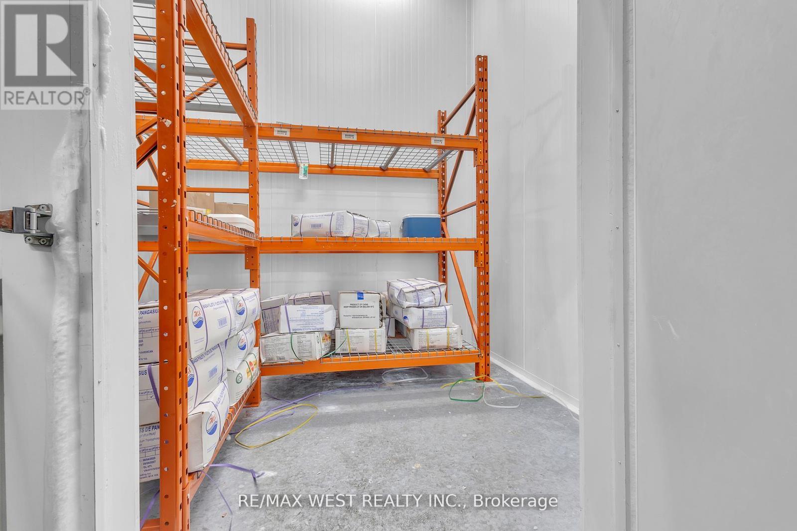 17&18 - 418 Hanlan Road, Vaughan, ON