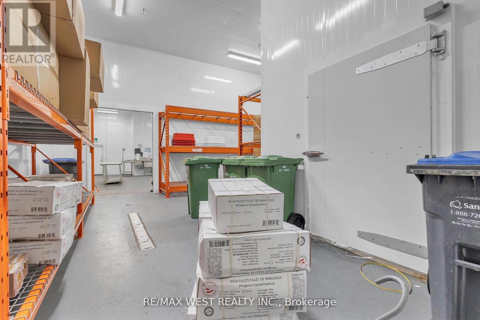 17&18 - 418 Hanlan Road, Vaughan, ON