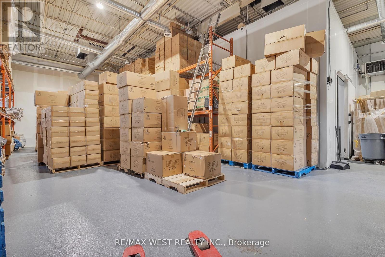 17&18 - 418 Hanlan Road, Vaughan, ON