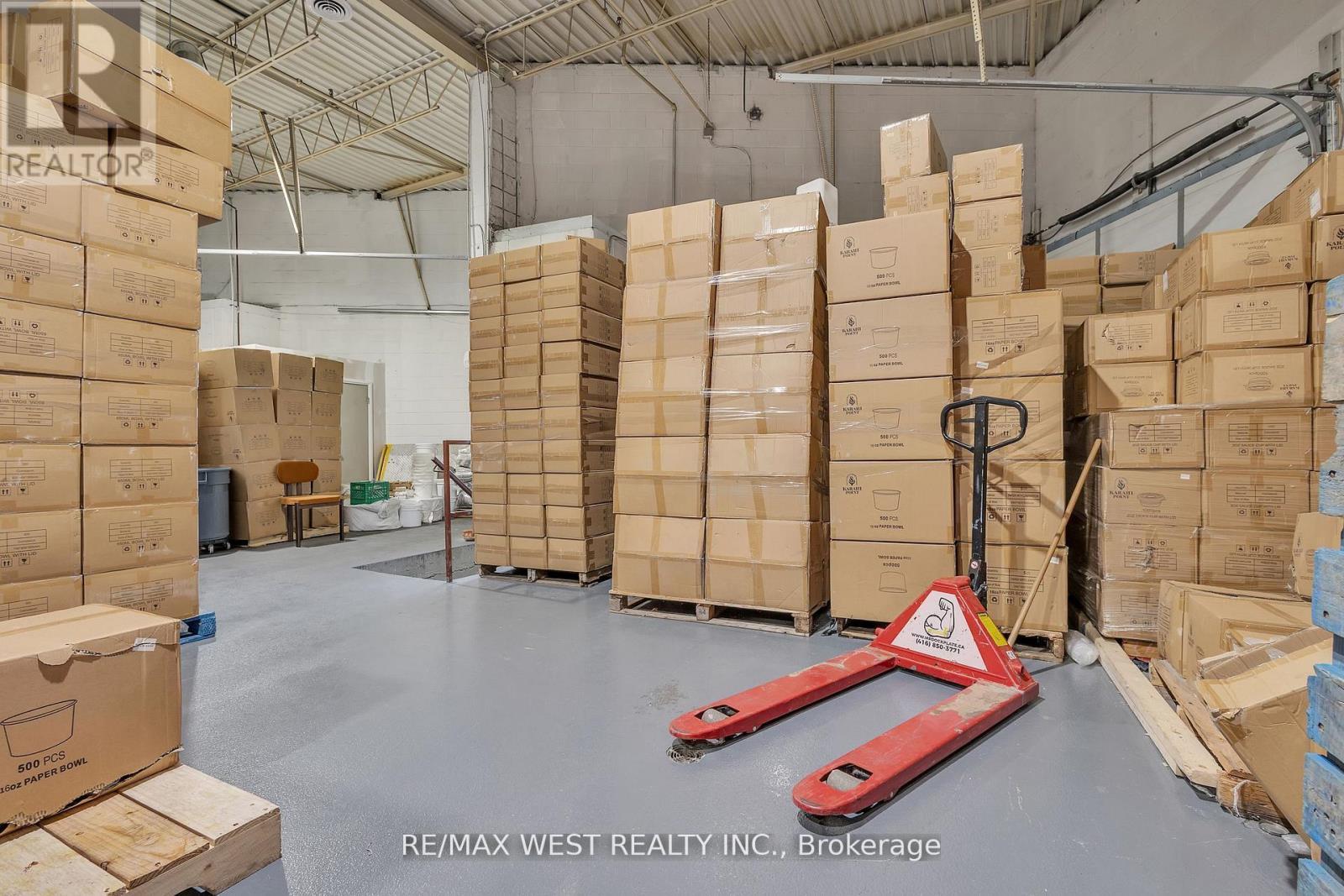 17&18 - 418 Hanlan Road, Vaughan, ON