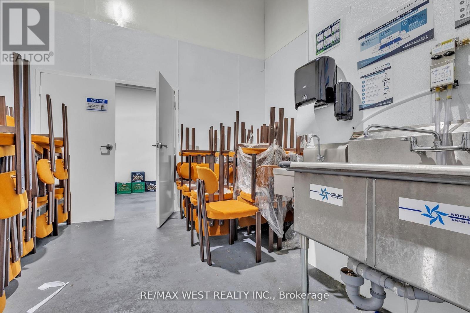 17&18 - 418 Hanlan Road, Vaughan, ON