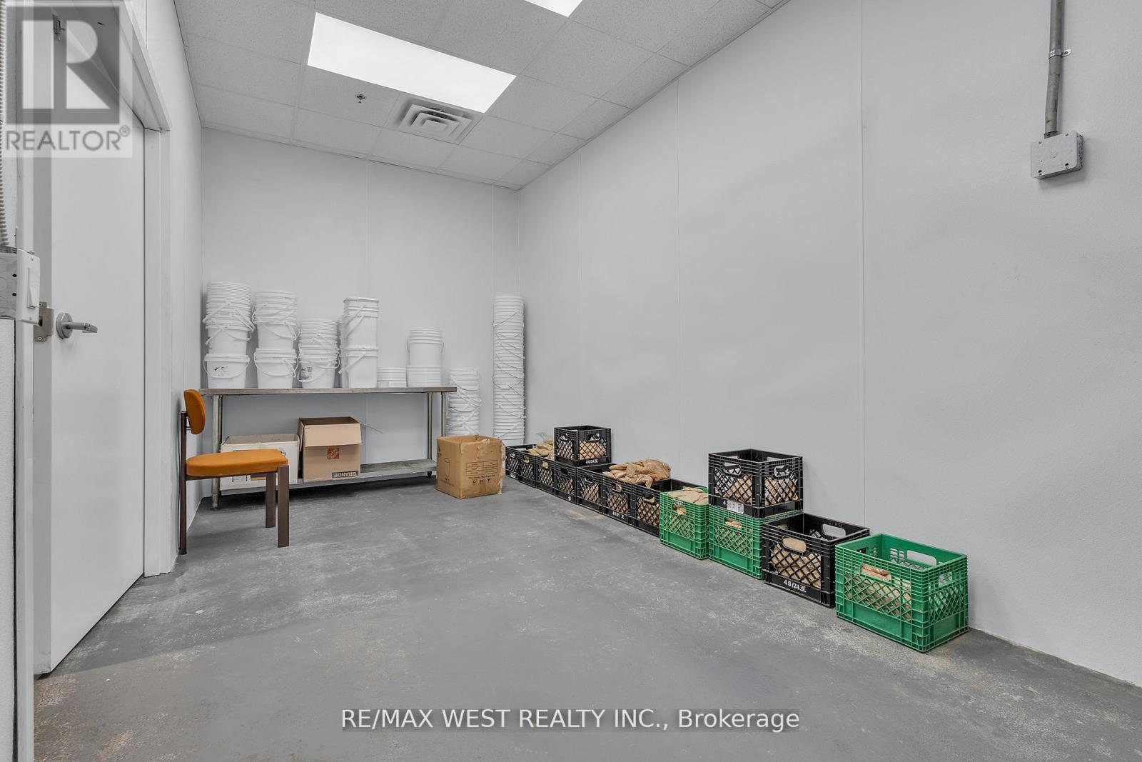 17&18 - 418 Hanlan Road, Vaughan, ON