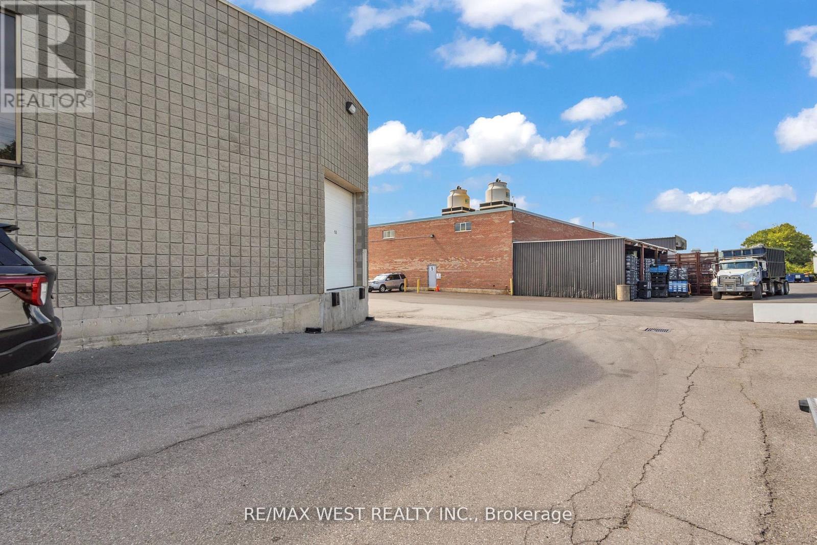 17&18 - 418 Hanlan Road, Vaughan, ON