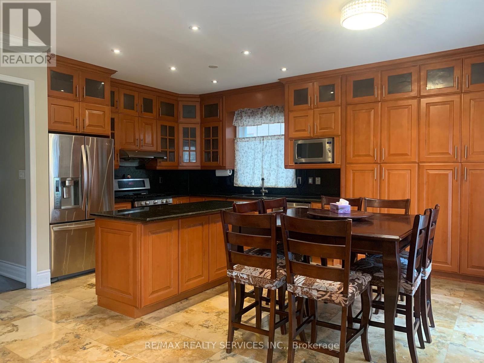 201 Bristol Road E, Mississauga, ON - Indoor