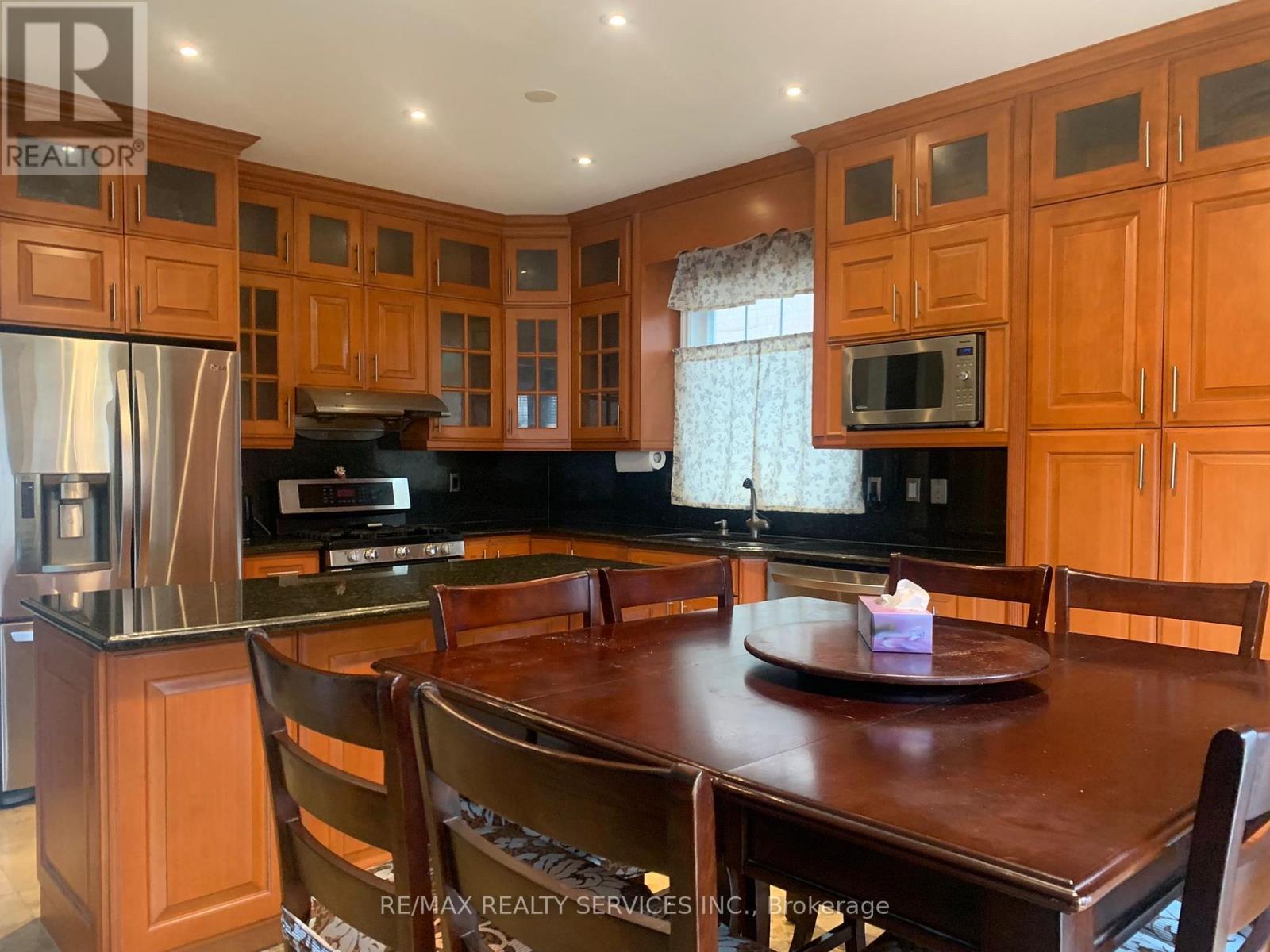 201 Bristol Road E, Mississauga, ON - Indoor Photo Showing Other Room