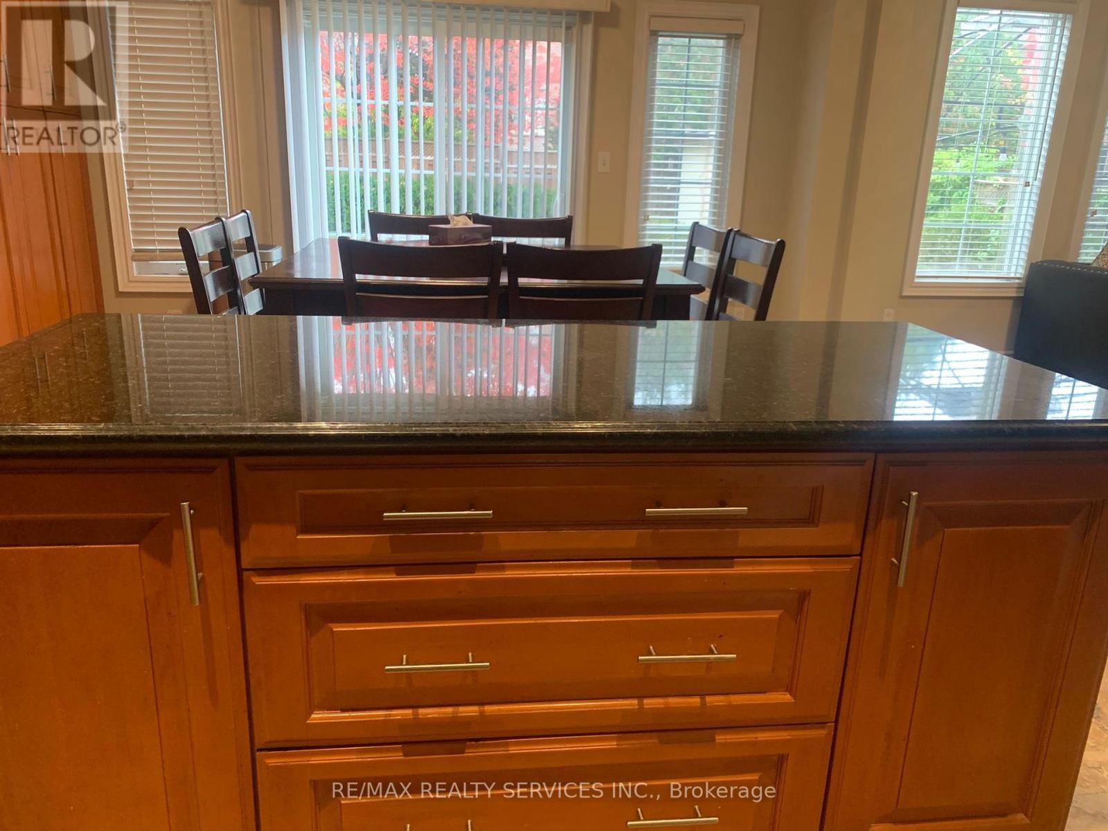 201 Bristol Road E, Mississauga, ON - Indoor Photo Showing Other Room