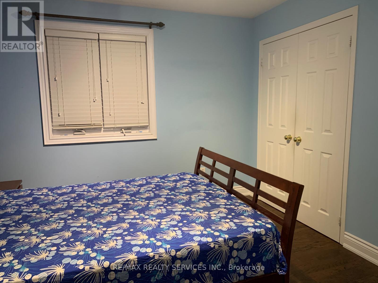 201 Bristol Road E, Mississauga, ON - Indoor Photo Showing Bedroom