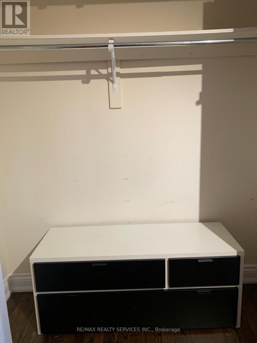 201 Bristol Road E, Mississauga, ON - Indoor With Storage