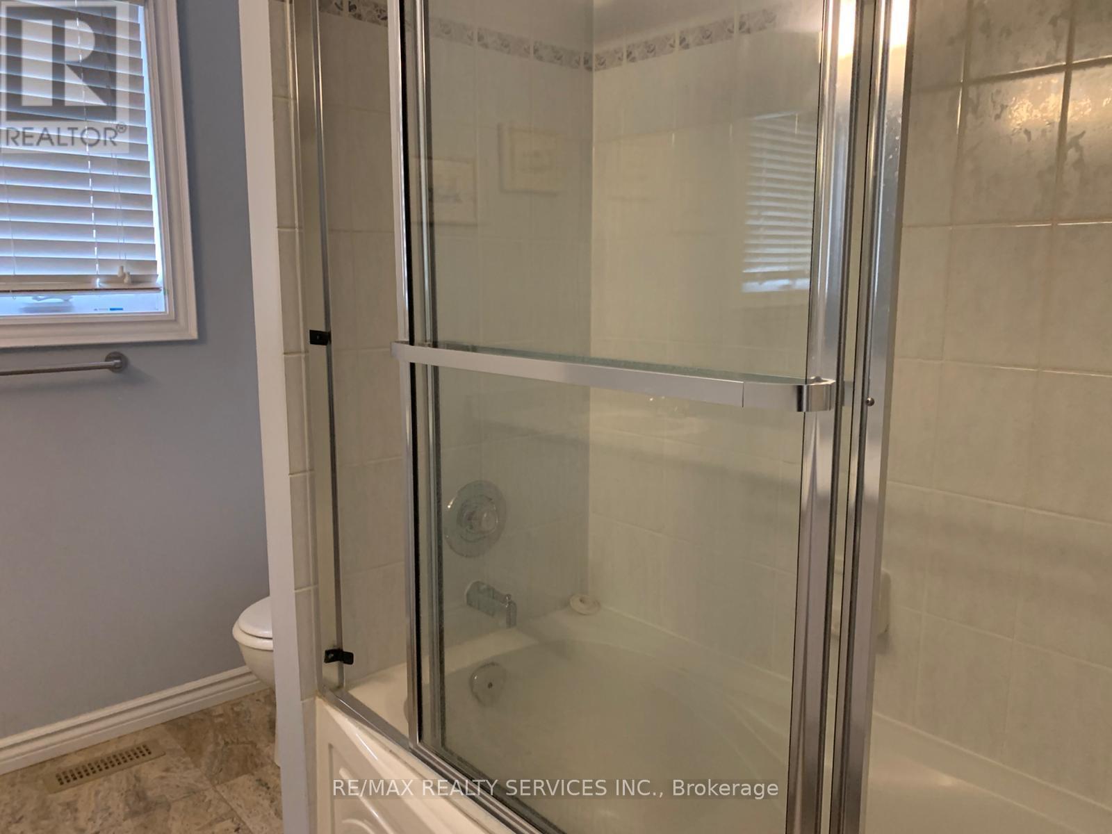 201 Bristol Road E, Mississauga, ON - Indoor Photo Showing Bathroom