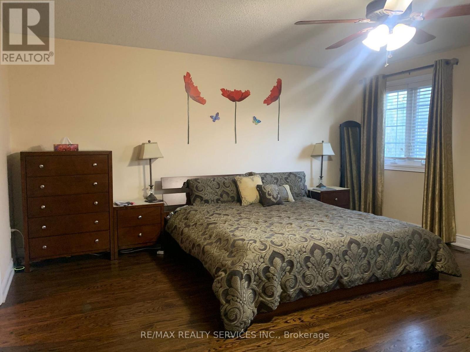 201 Bristol Road E, Mississauga, ON - Indoor Photo Showing Bedroom