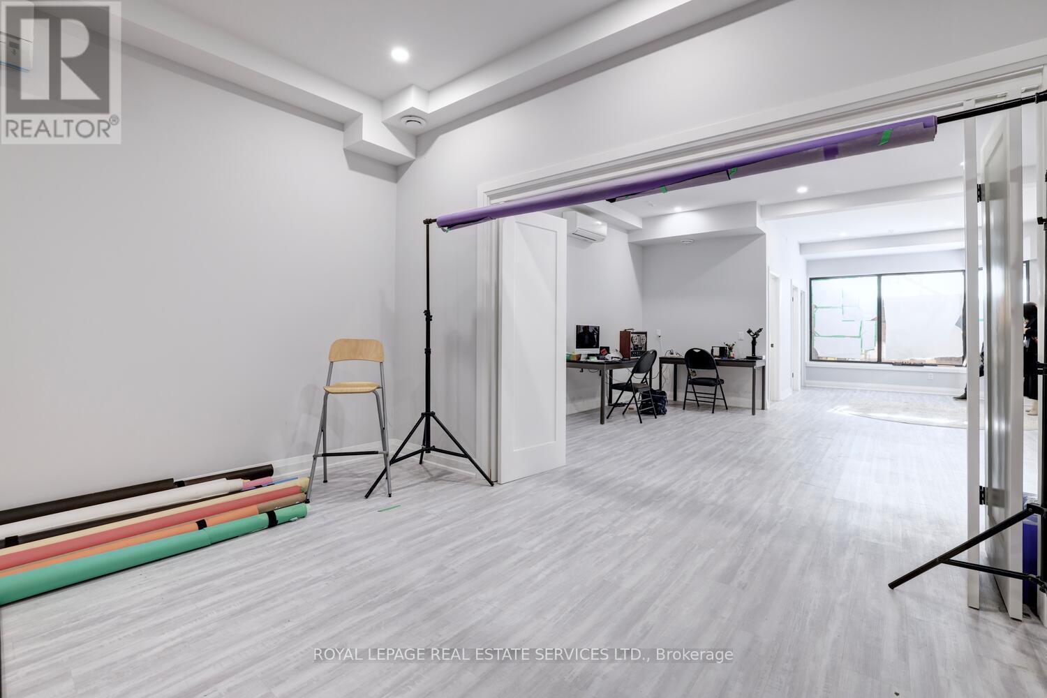 894 College Street, Toronto, ON