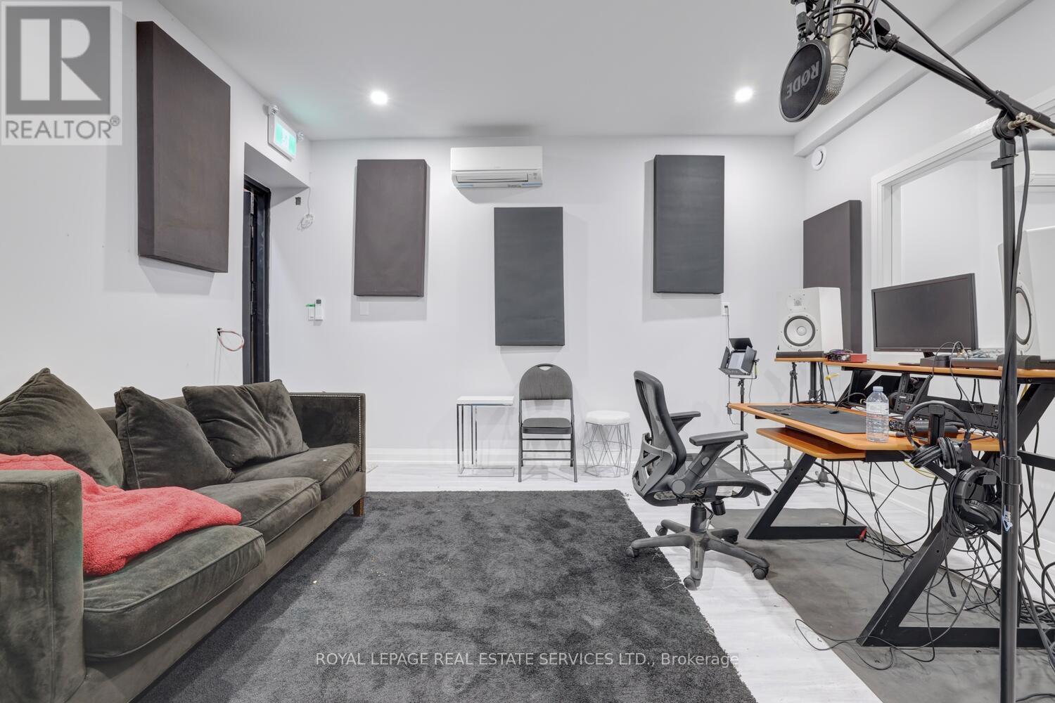 894 College Street, Toronto, ON