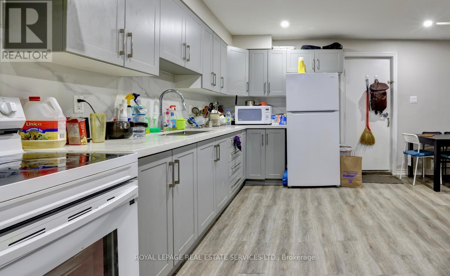 894 College Street, Toronto, ON