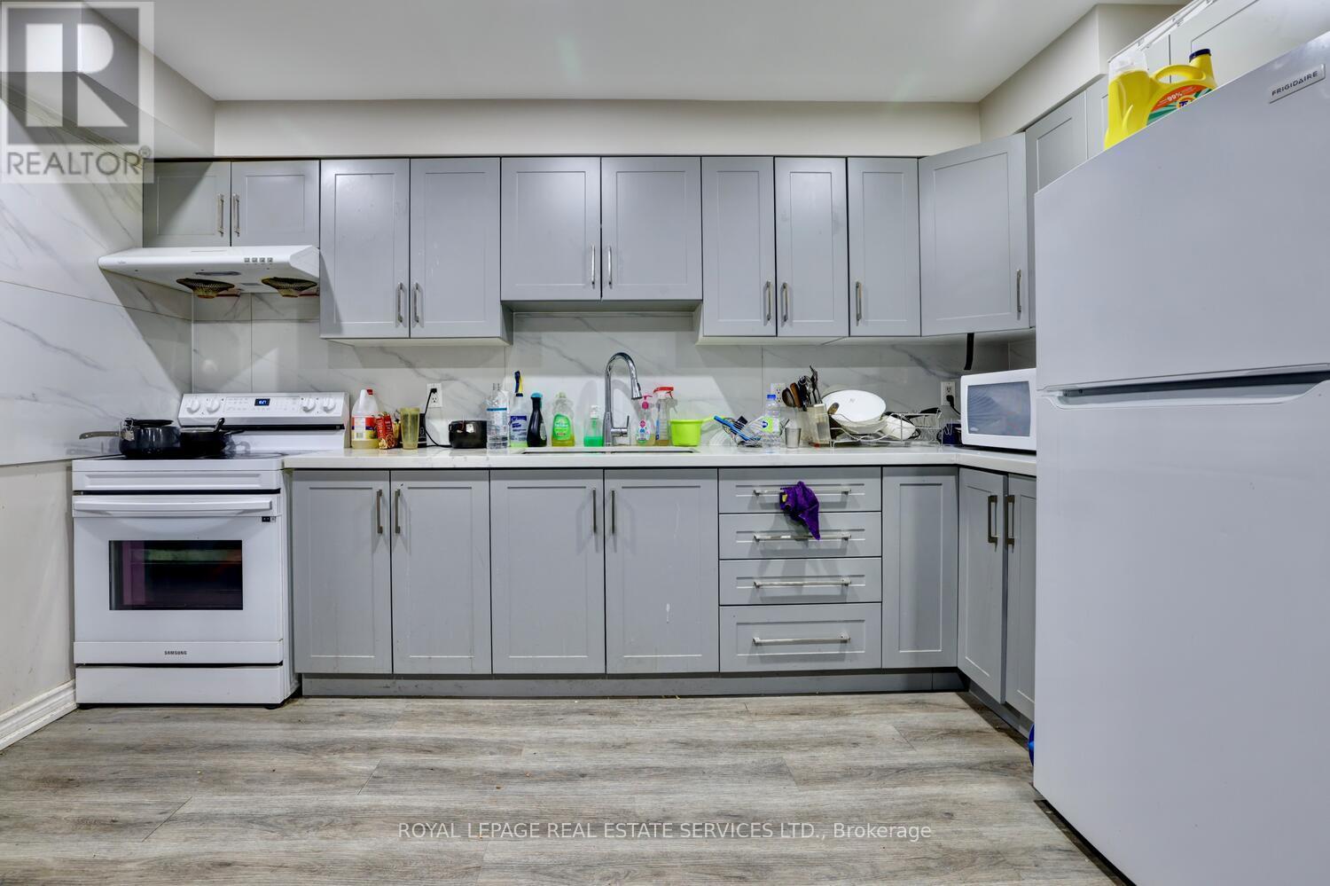 894 College Street, Toronto, ON