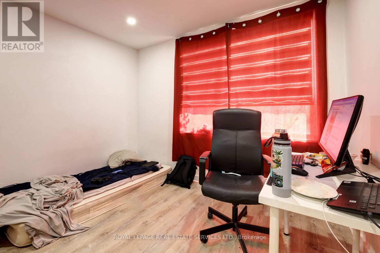 894 College Street, Toronto, ON