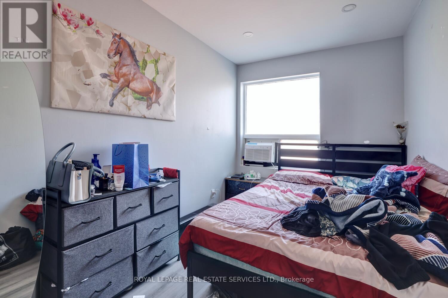 894 College Street, Toronto, ON