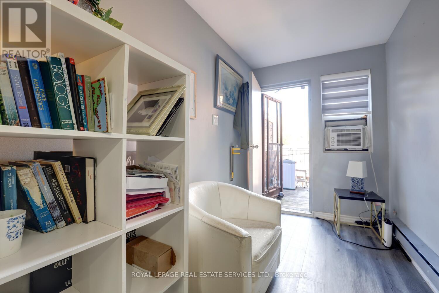 894 College Street, Toronto, ON