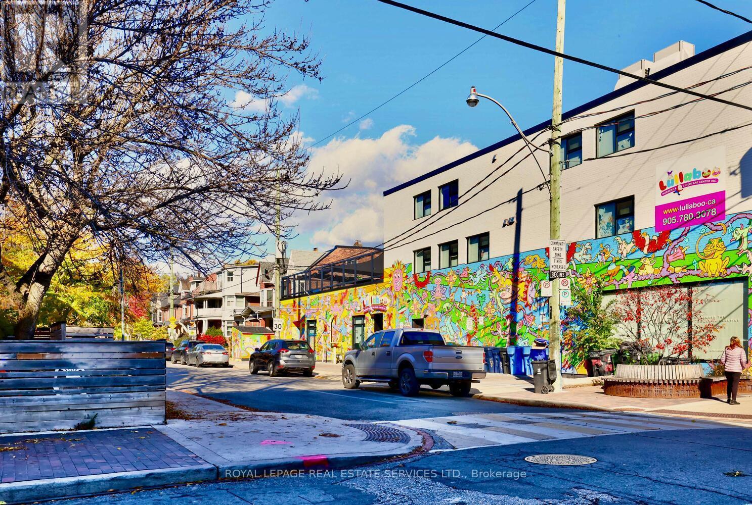 894 College Street, Toronto, ON