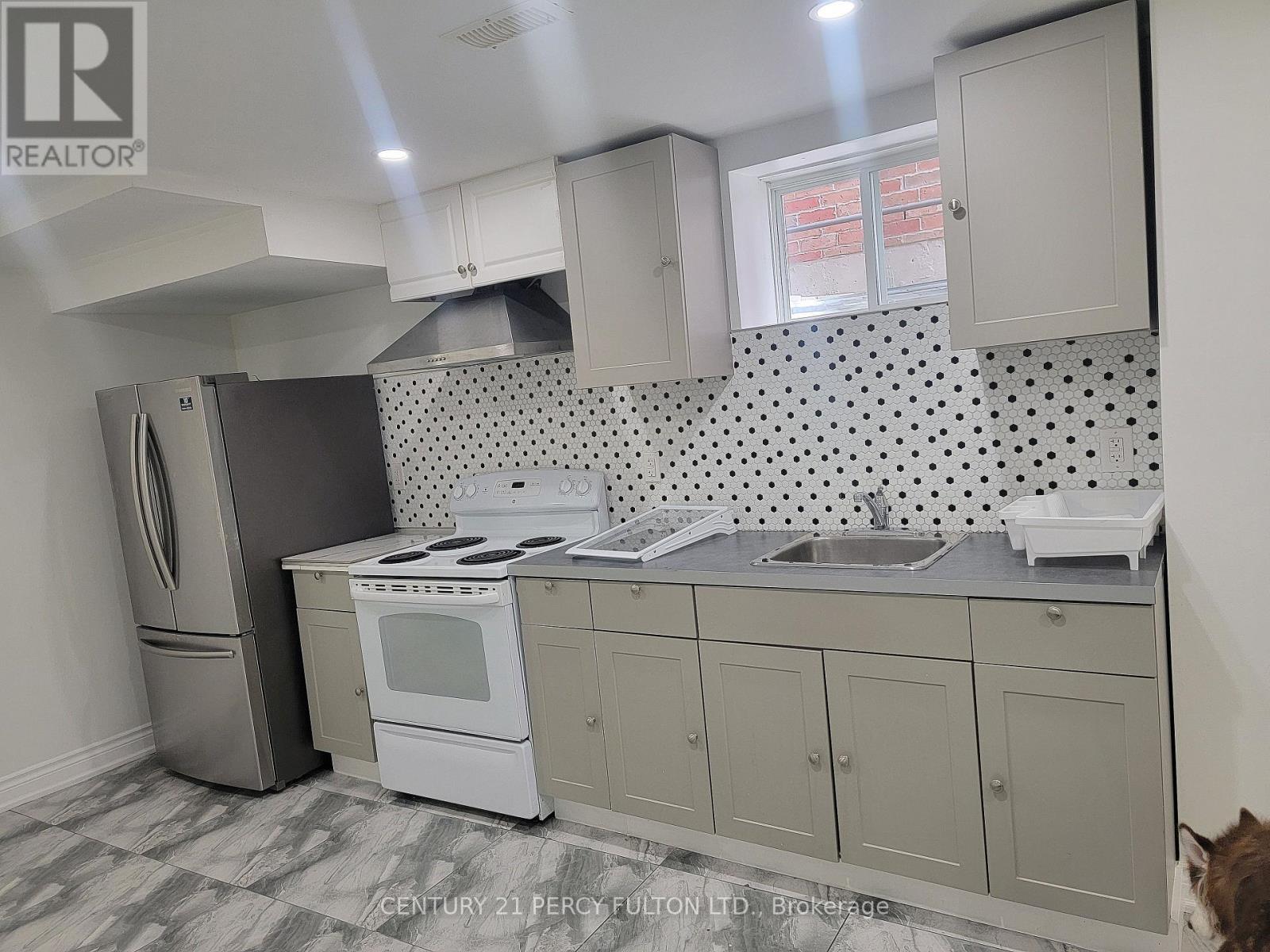 Bsmt - 120 Westfield Drive, Whitby, ON - Indoor Photo Showing Kitchen