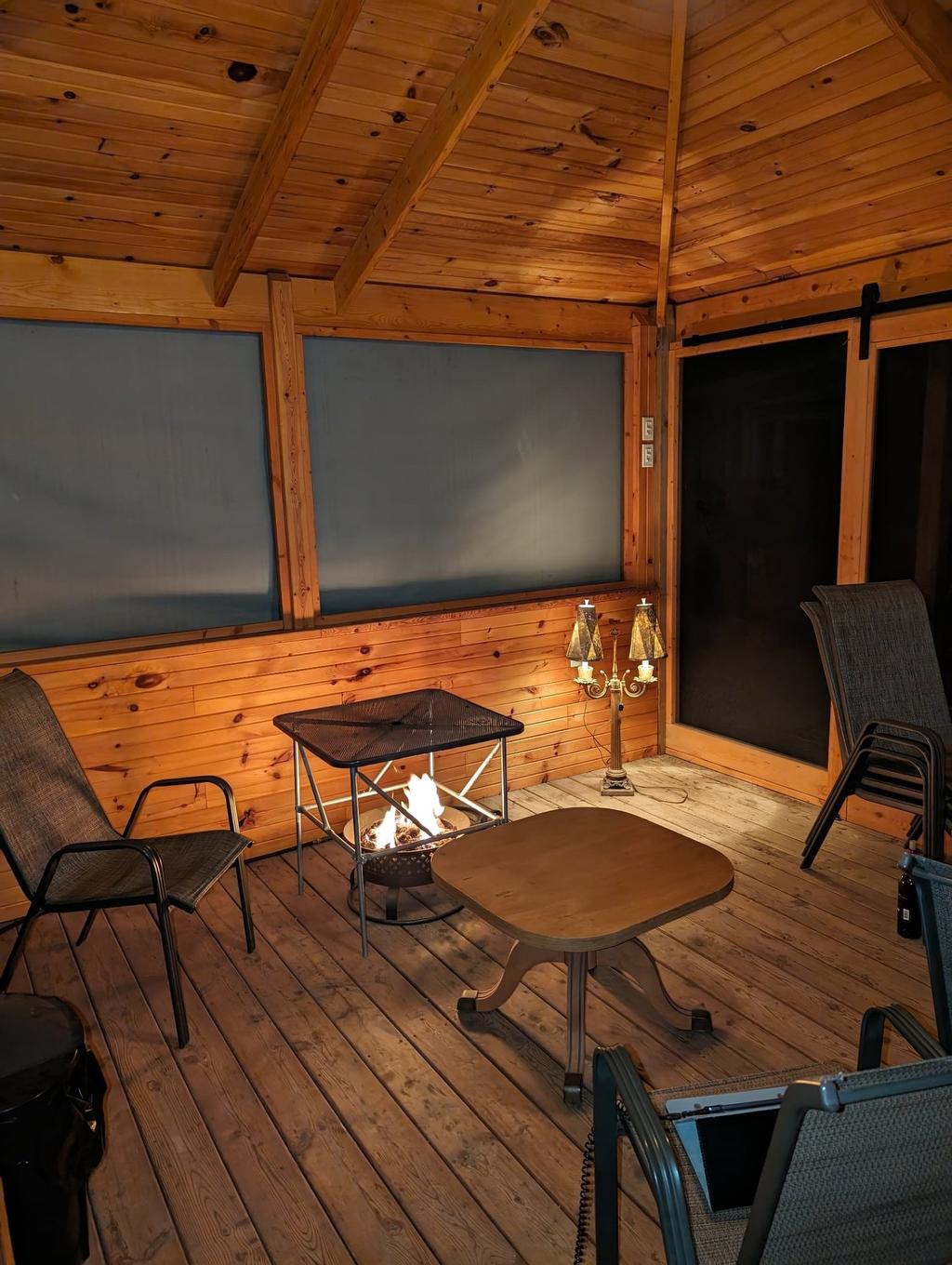 Cour - 235 Rue De La Madone, Trois-Rivières, QC - Indoor Photo Showing Other Room