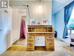 Entry with office space -