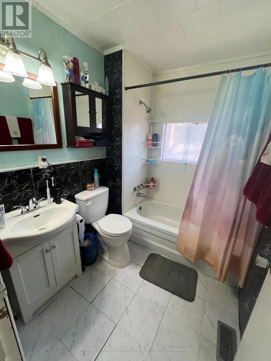 27668 Hwy 28, Faraday, ON - Indoor Photo Showing Bathroom