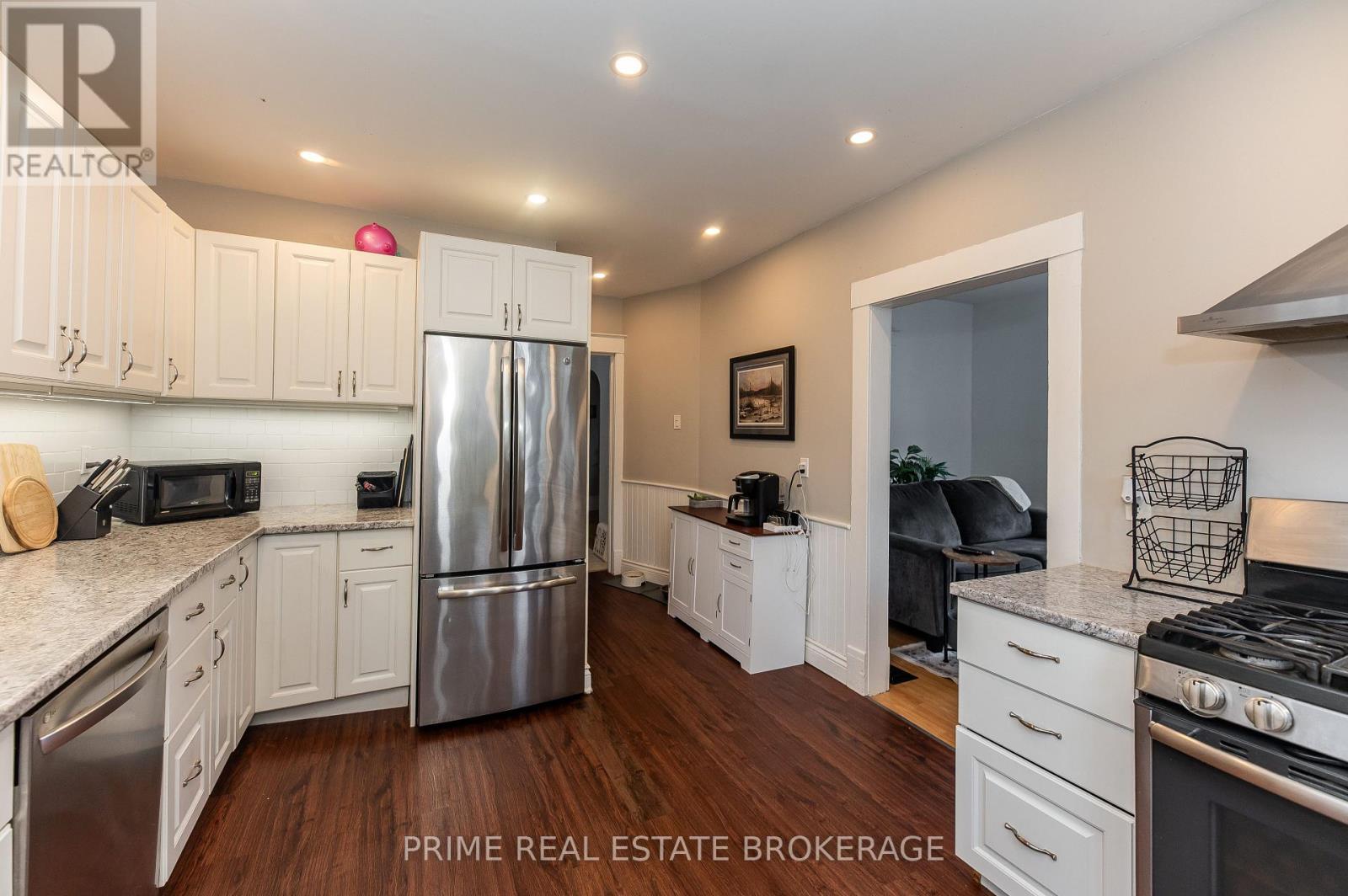 72 Walnut Street, St. Thomas, ON - Indoor Photo Showing Kitchen