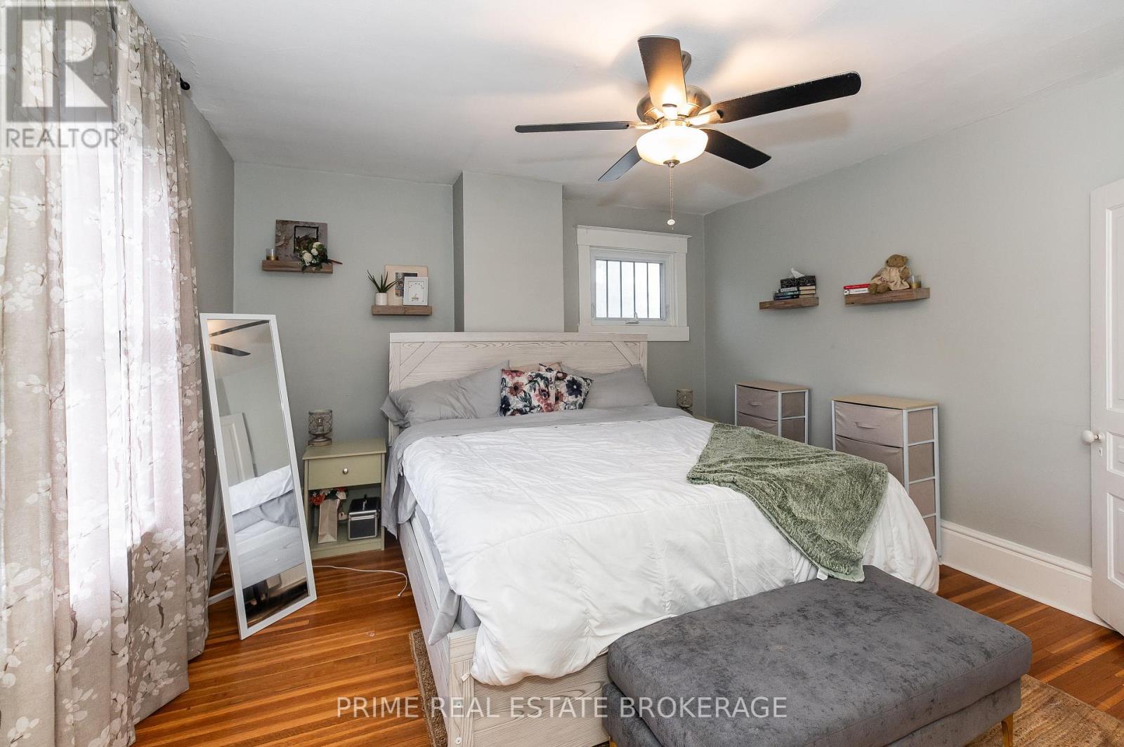 72 Walnut Street, St. Thomas, ON - Indoor Photo Showing Bedroom