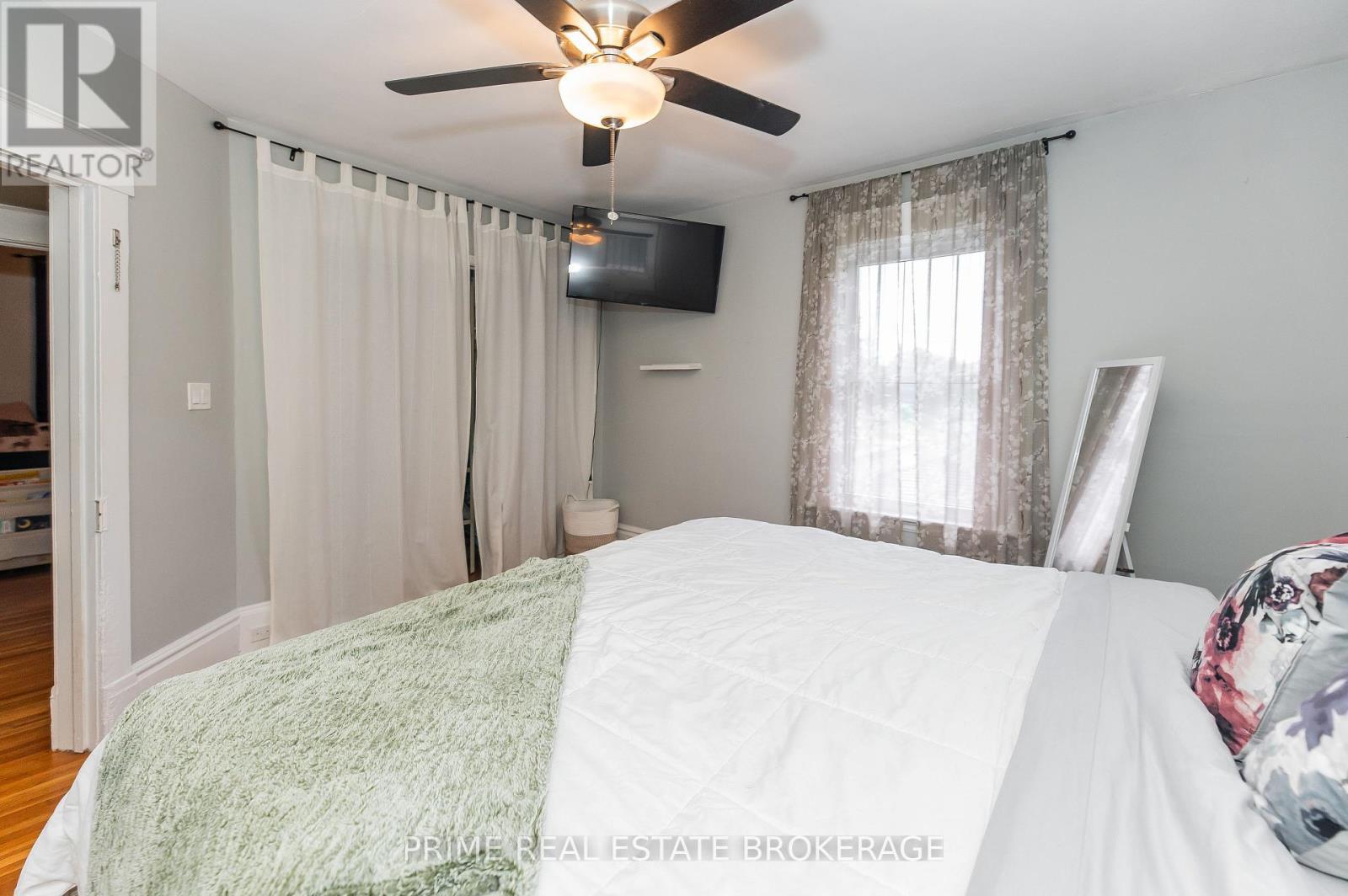 72 Walnut Street, St. Thomas, ON - Indoor Photo Showing Bedroom