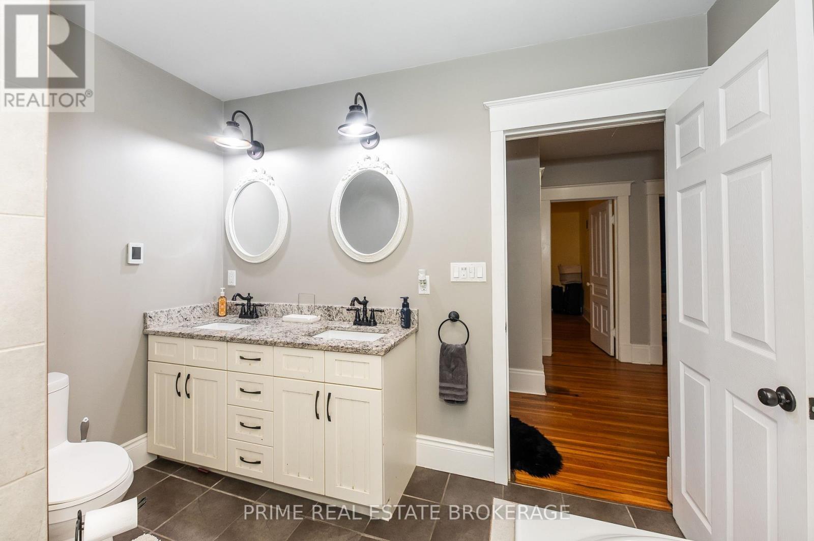 72 Walnut Street, St. Thomas, ON - Indoor Photo Showing Bathroom