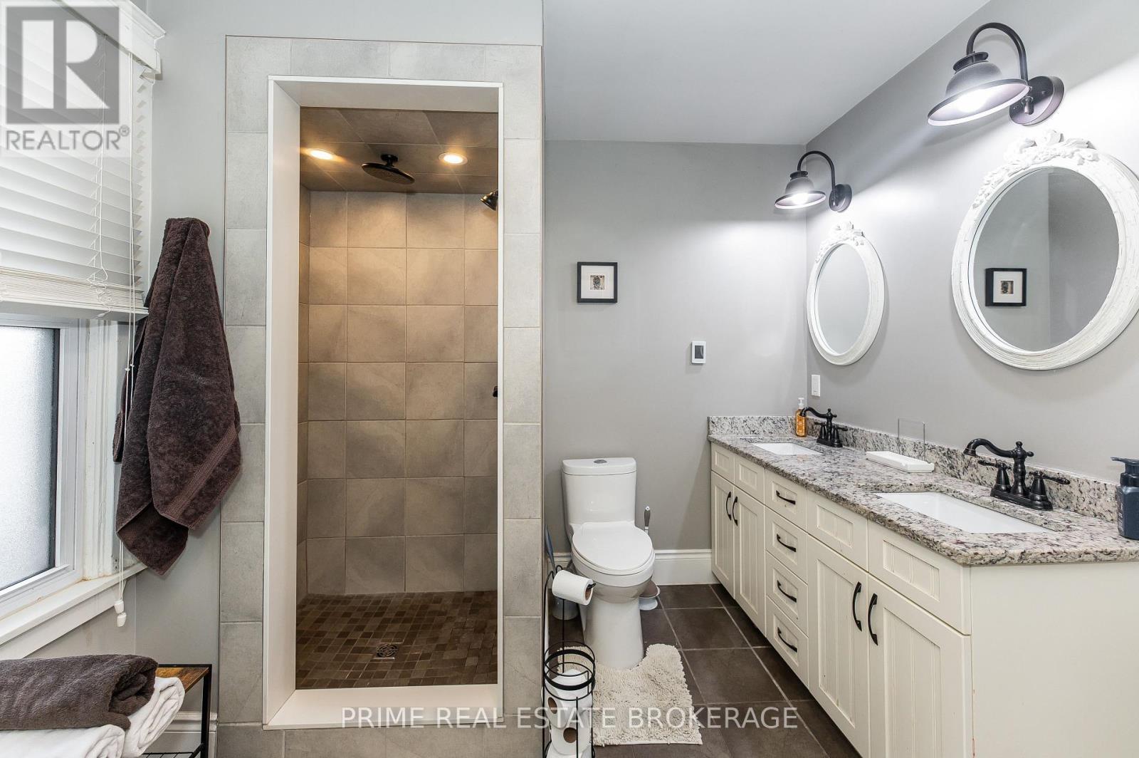 72 Walnut Street, St. Thomas, ON - Indoor Photo Showing Bathroom