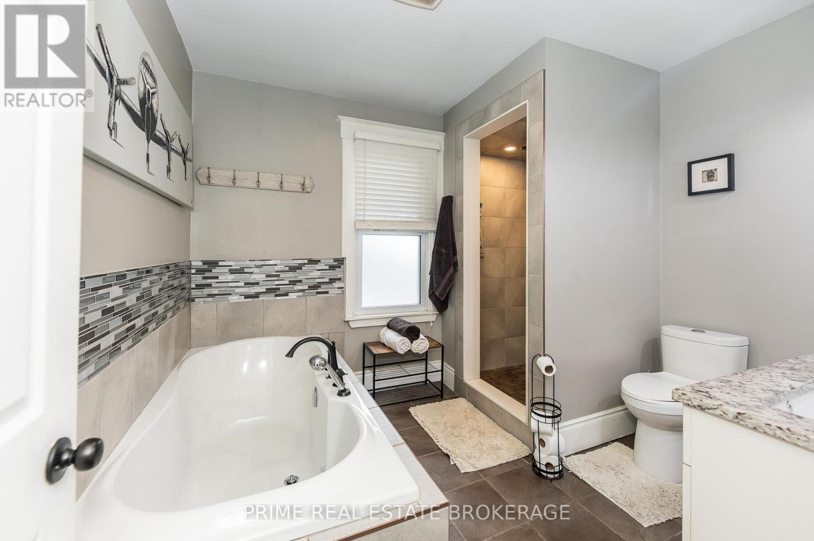 72 Walnut Street, St. Thomas, ON - Indoor Photo Showing Bathroom