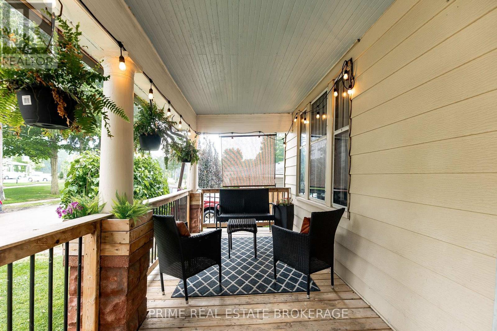 72 Walnut Street, St. Thomas, ON - Outdoor With Deck Patio Veranda With Exterior