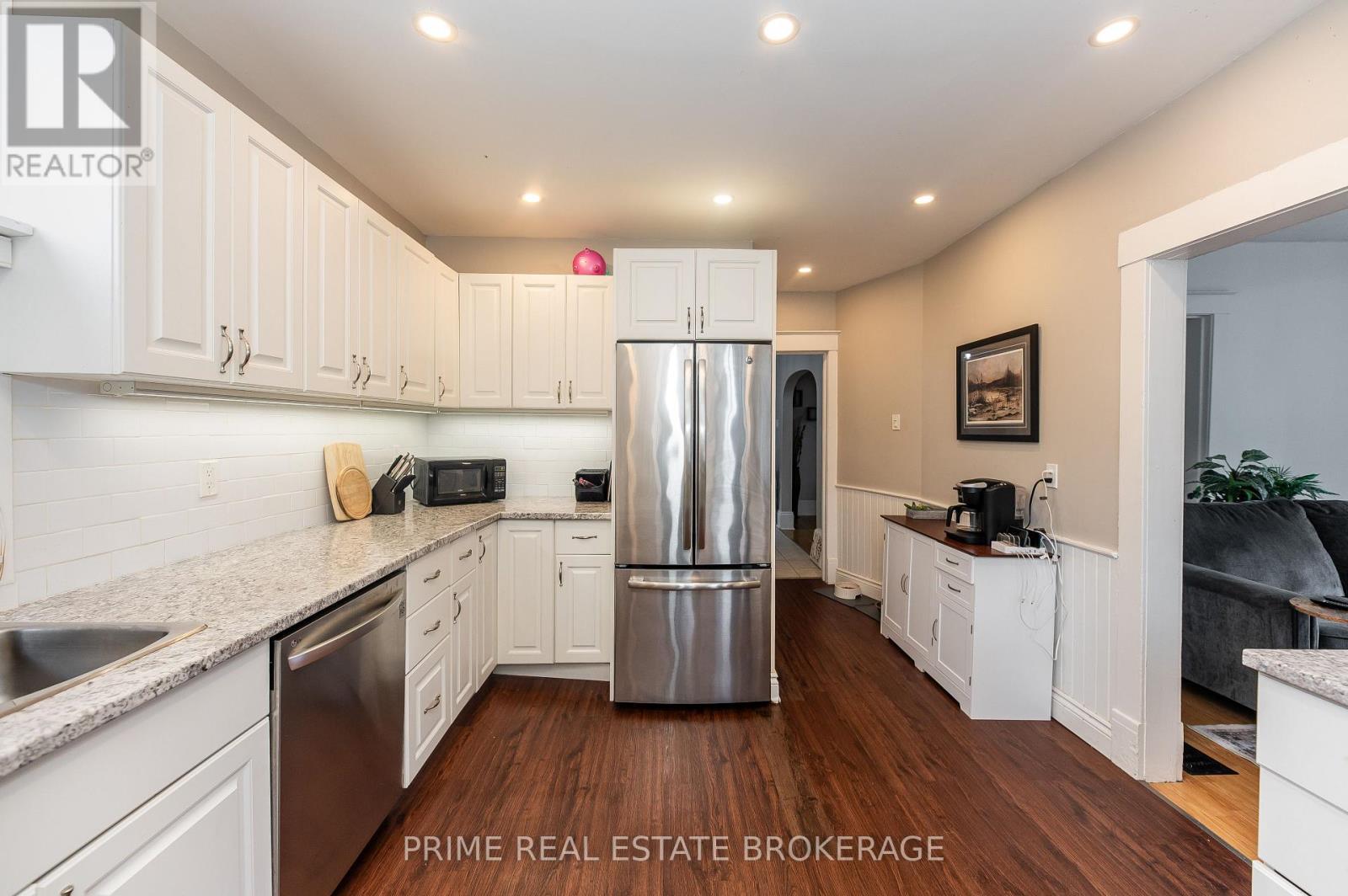 72 Walnut Street, St. Thomas, ON - Indoor Photo Showing Kitchen