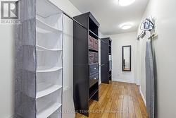 Walk-in closet -