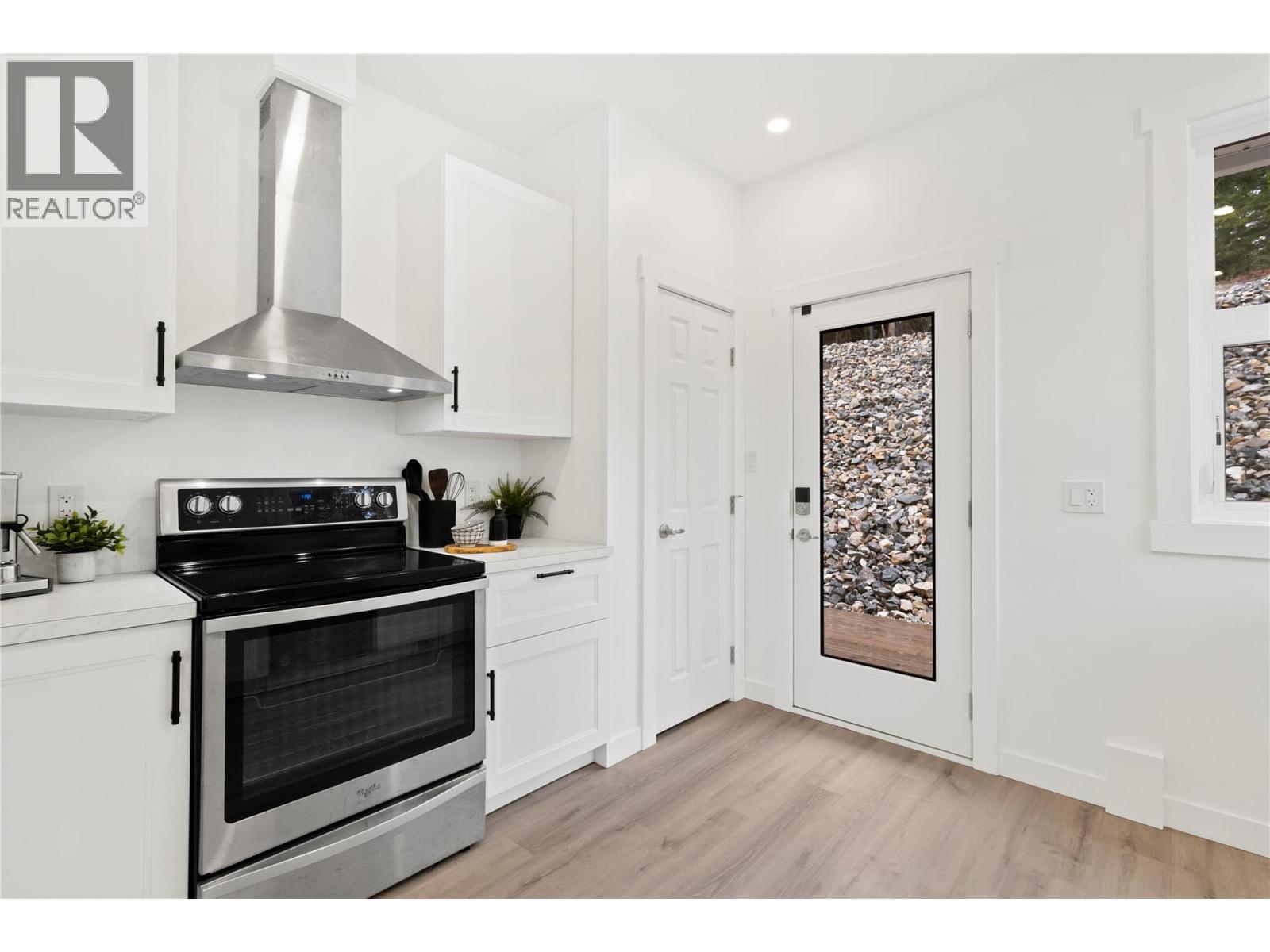 2868 Golf Course Drive, Blind Bay, BC - Indoor Photo Showing Kitchen