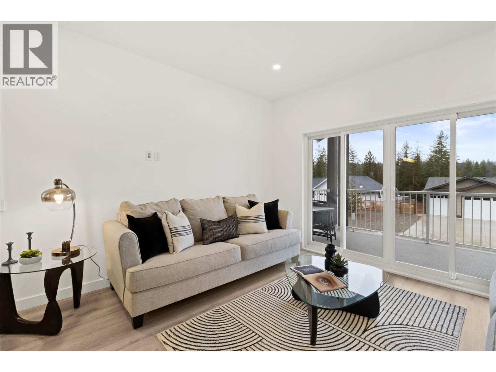 2868 Golf Course Drive, Blind Bay, BC - Indoor Photo Showing Living Room